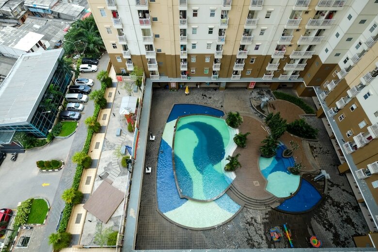 Spacious 2br Pluit Seaview Apartment