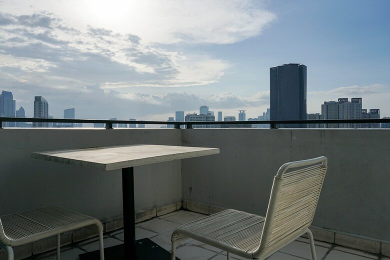 Spacious 3br With Balcony At Puri Casablanca Apartment