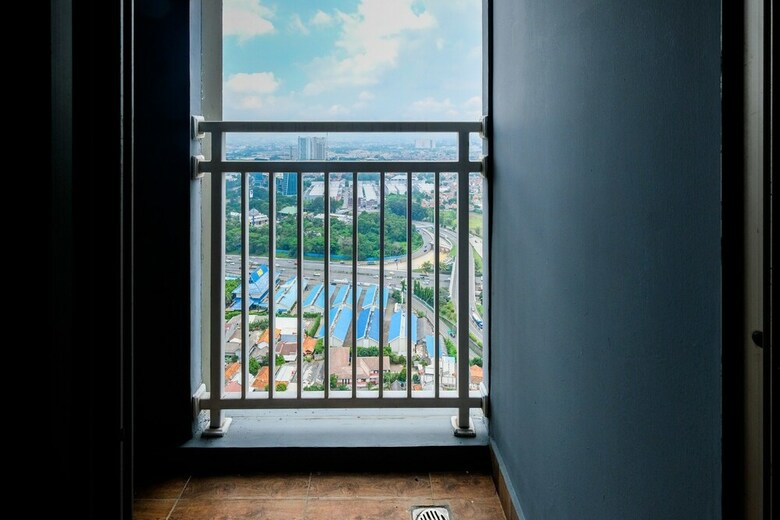 Spacious Studio Apartment At Springwood Residence