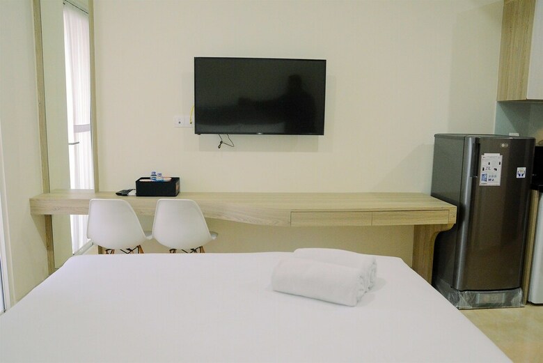 Spacious Studio Menteng Park Apartment