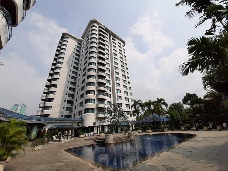 Spacious 2br Park Royale Apartment