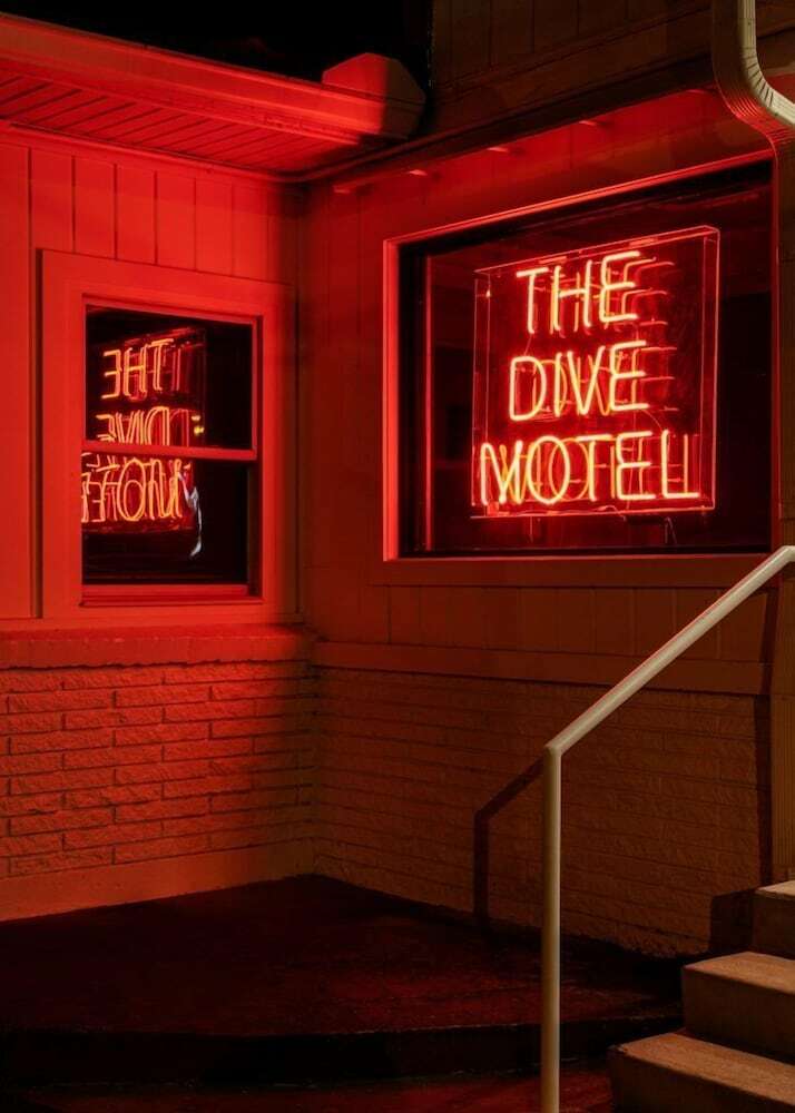 Hotel The Dive Motel & Swim Club