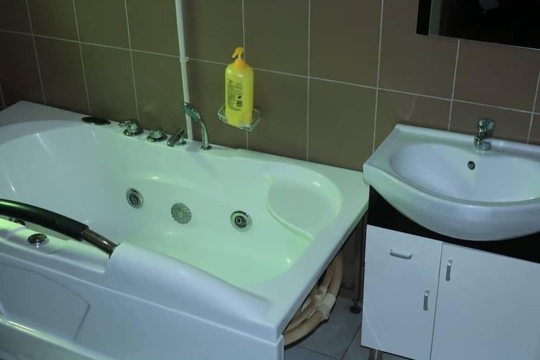 Hotel A & J Holiday Suites