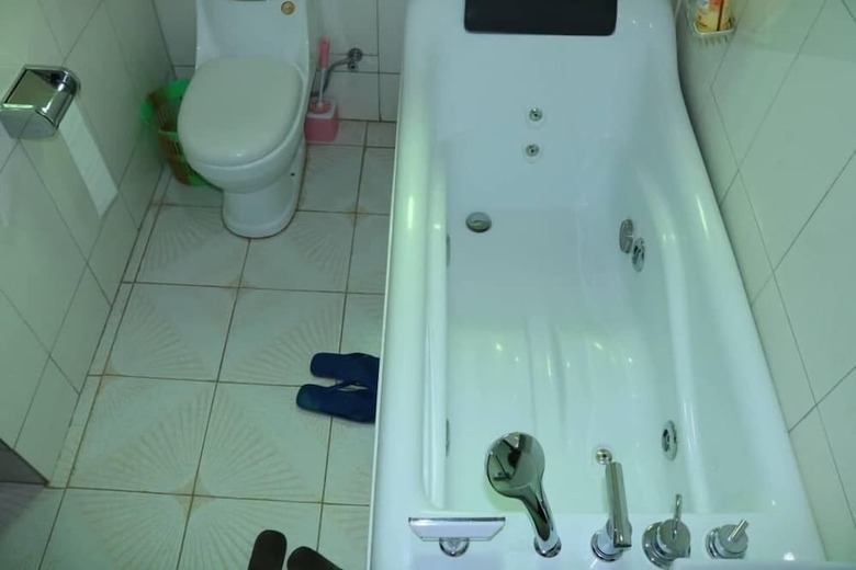 Hotel A & J Holiday Suites
