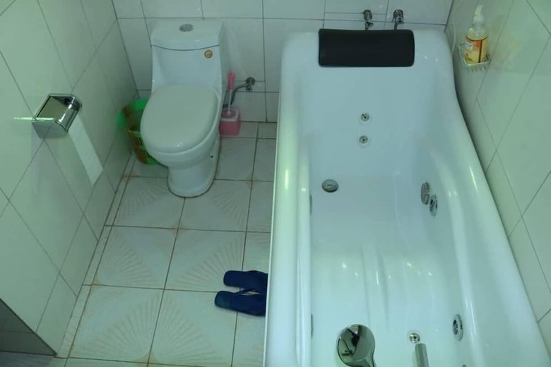 Hotel A & J Holiday Suites