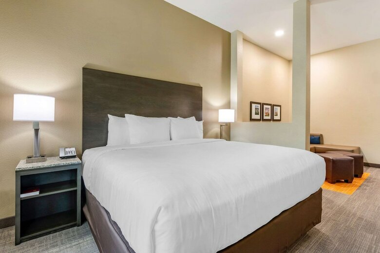 Hotel Comfort Inn & Suites