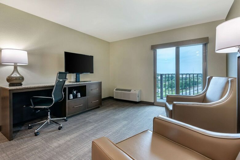 Hotel Comfort Inn & Suites