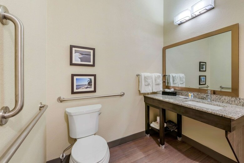 Hotel Comfort Inn & Suites