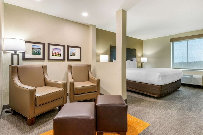 Hotel Comfort Inn & Suites