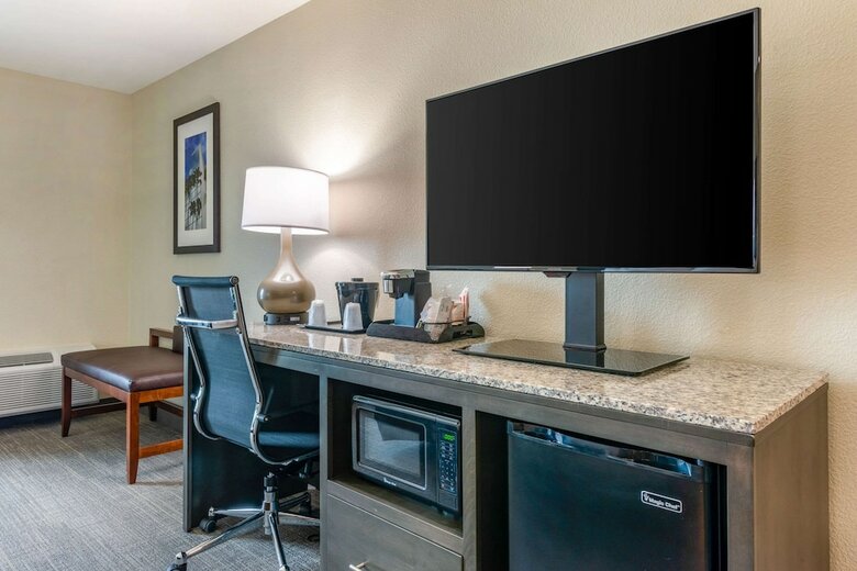 Hotel Comfort Inn & Suites