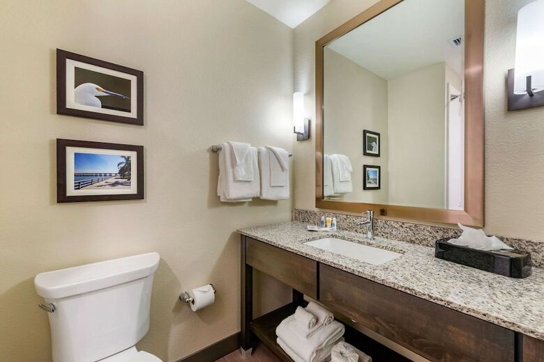 Hotel Comfort Inn & Suites