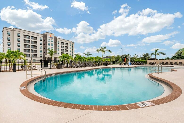 Hotel Comfort Inn & Suites