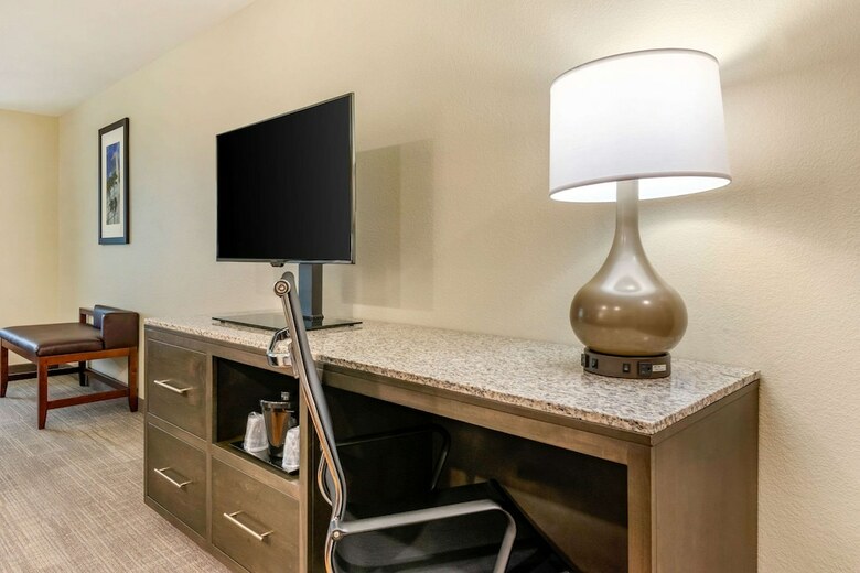 Hotel Comfort Inn & Suites