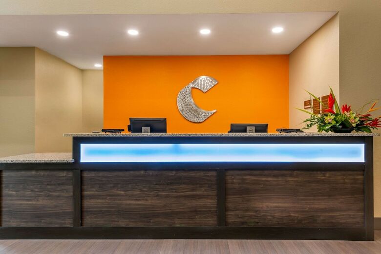 Hotel Comfort Inn & Suites