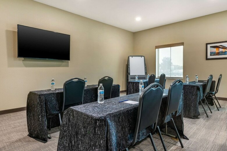 Hotel Comfort Inn & Suites