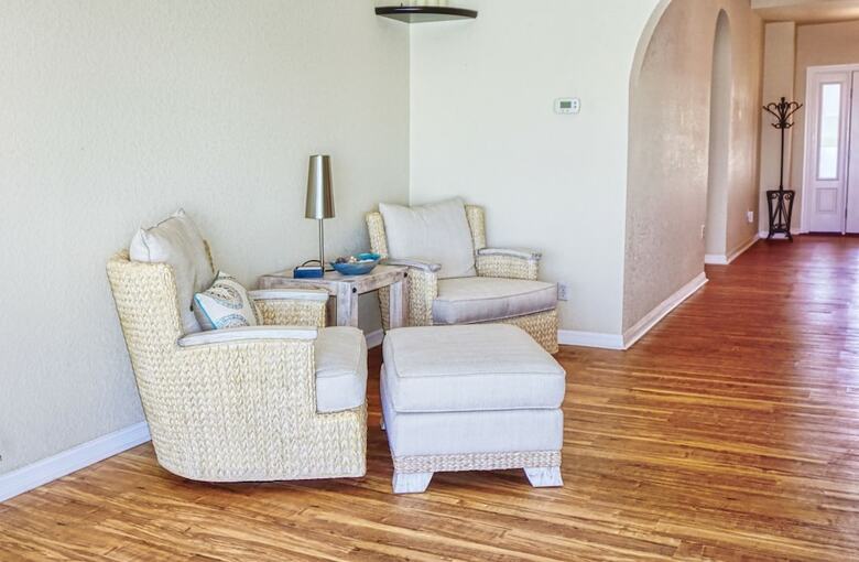 Elegant Premier Waterfront Home (7989)