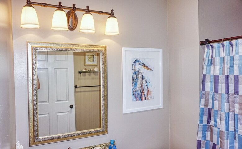 Elegant Premier Waterfront Home (7989)