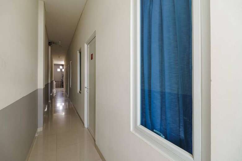 Hotel Reddoorz @ Pasar Baru 2