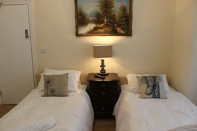 Advo Aparts Guest Hotel Leeds