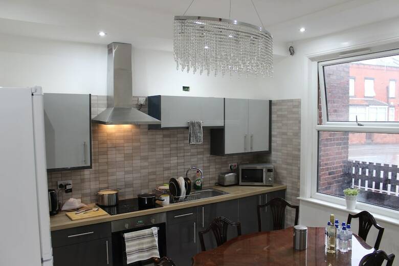 Advo Aparts Guest Hotel Leeds