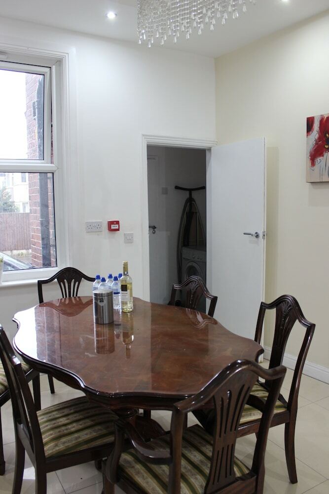 Advo Aparts Guest Hotel Leeds