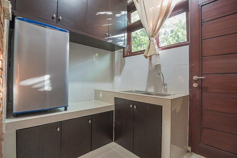 Hotel Reddoorz Plus Near Cambridge City Square 2