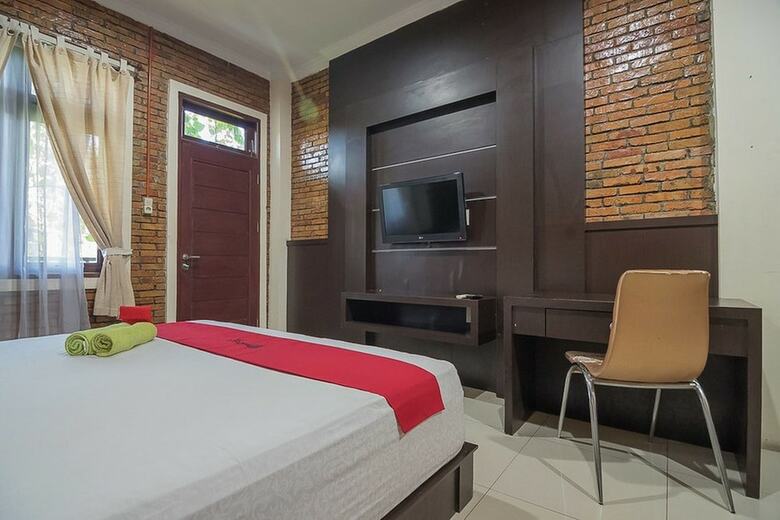 Hotel Reddoorz Plus Near Cambridge City Square 2