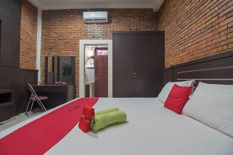 Hotel Reddoorz Plus Near Cambridge City Square 2