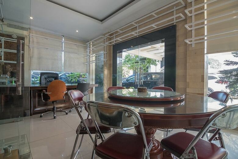 Hotel Reddoorz Plus Near Cambridge City Square 2