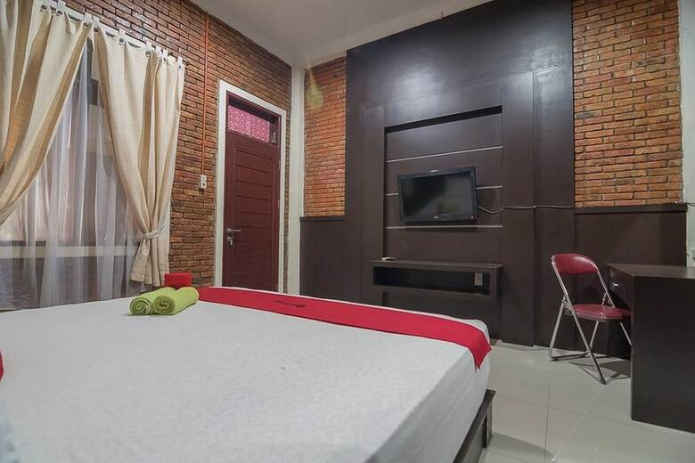 Hotel Reddoorz Plus Near Cambridge City Square 2