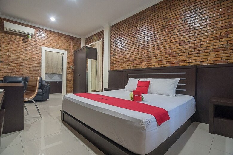 Hotel Reddoorz Plus Near Cambridge City Square 2