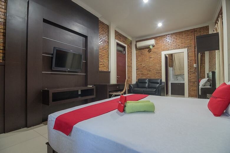 Hotel Reddoorz Plus Near Cambridge City Square 2