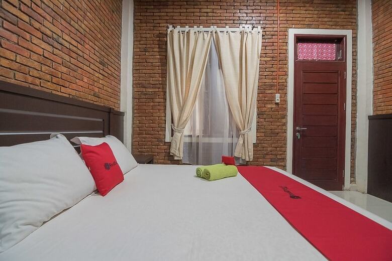 Hotel Reddoorz Plus Near Cambridge City Square 2