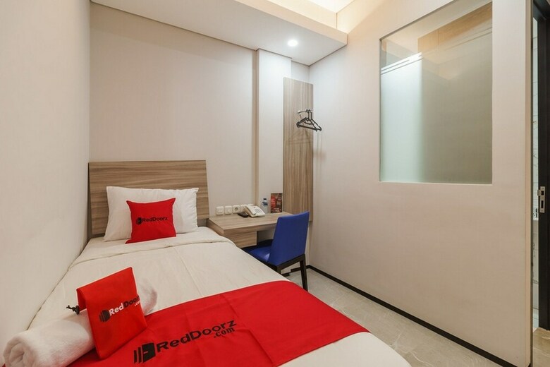 Hostal Reddoorz Plus Near Senayan City