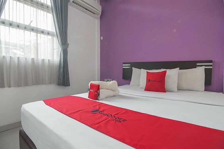 Hotel Reddoorz Plus Near Undip Pleburan