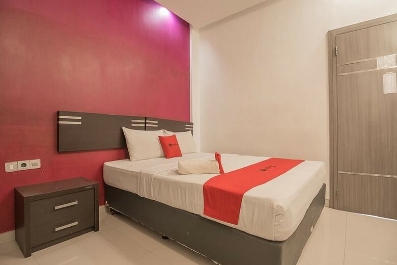Hotel Reddoorz Plus Near Undip Pleburan