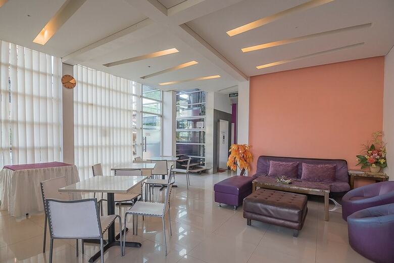Hotel Reddoorz Plus Near Undip Pleburan