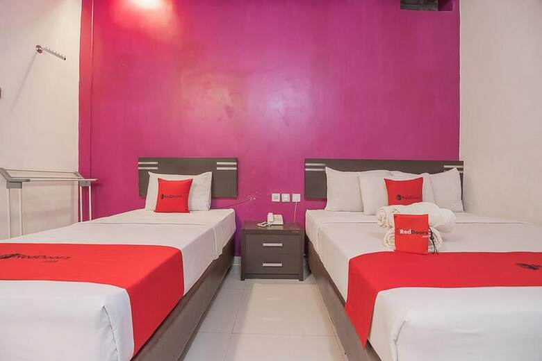 Hotel Reddoorz Plus Near Undip Pleburan