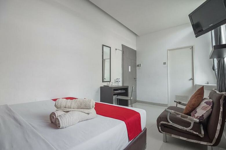 Hotel Reddoorz Plus Near Undip Pleburan