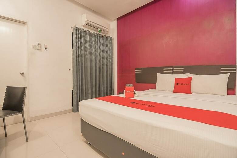 Hotel Reddoorz Plus Near Undip Pleburan