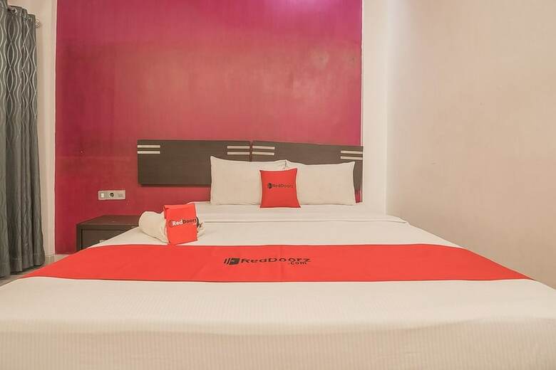 Hotel Reddoorz Plus Near Undip Pleburan
