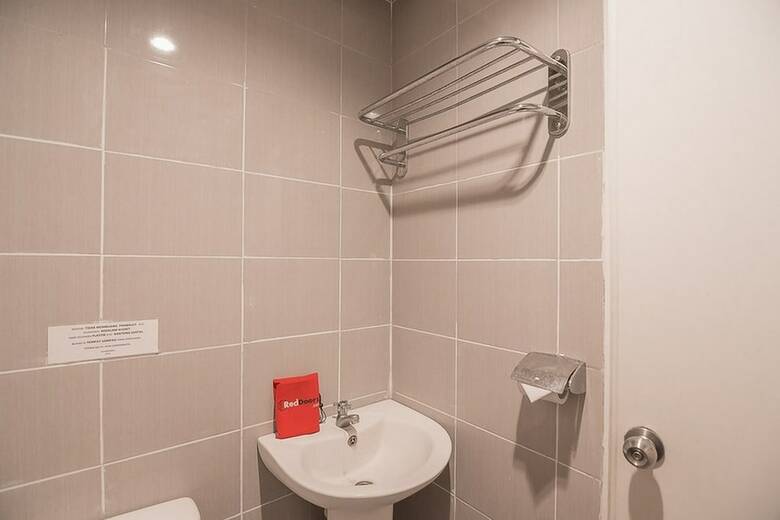 Hotel Reddoorz Plus Near Undip Pleburan