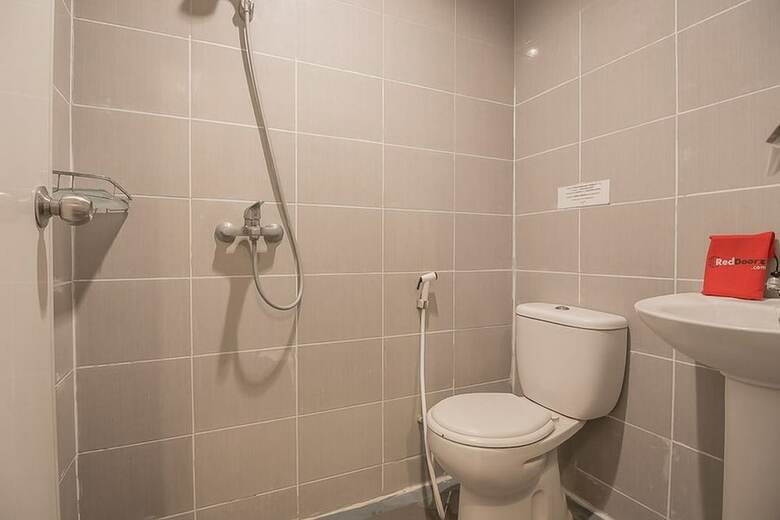 Hotel Reddoorz Plus Near Undip Pleburan