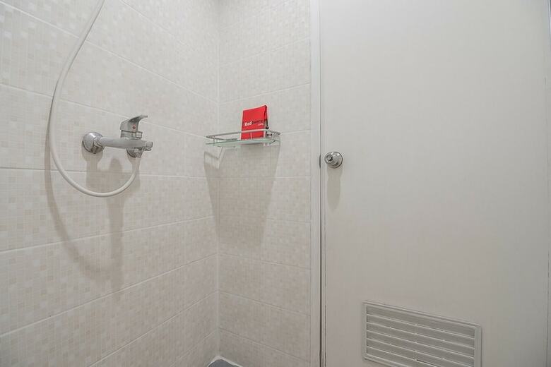 Hotel Reddoorz Plus Near Undip Pleburan