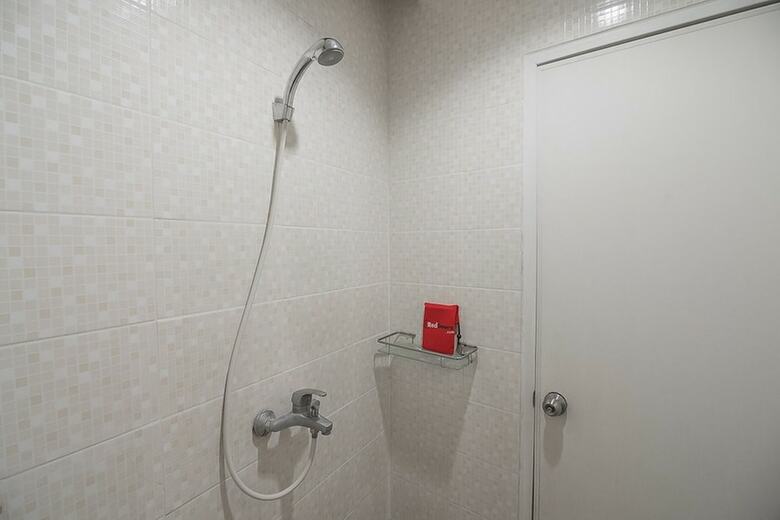 Hotel Reddoorz Plus Near Undip Pleburan