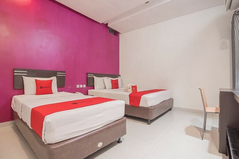 Hotel Reddoorz Plus Near Undip Pleburan