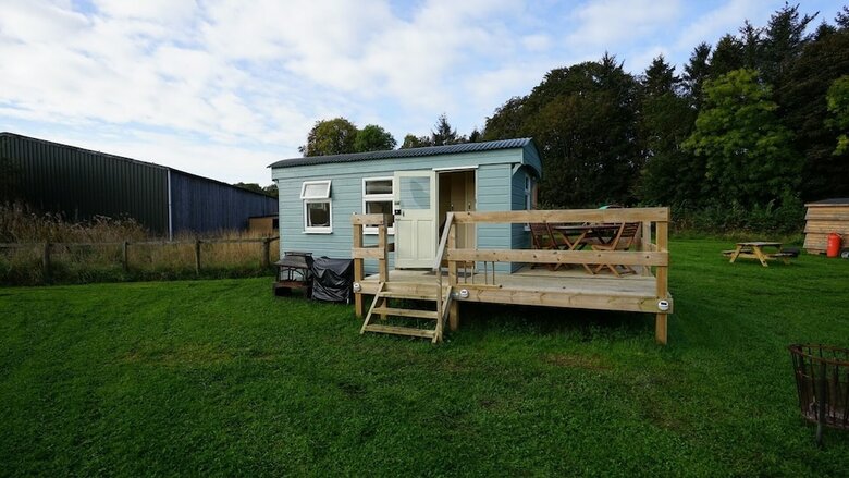 Cabana Showman's Hut @ Westcote