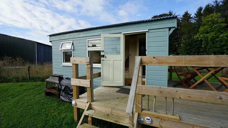 Cabana Showman's Hut @ Westcote