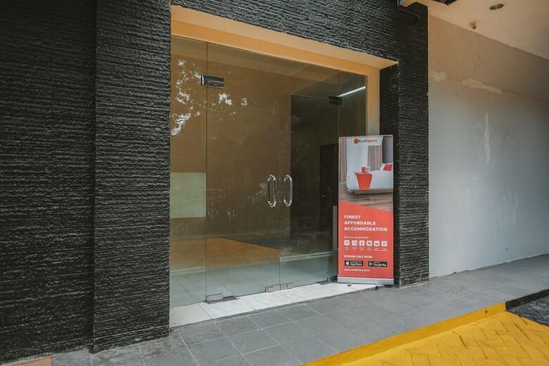 Hotel Reddoorz Plus Near Plaza Blok M