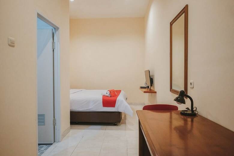 Hotel Reddoorz Plus Near Plaza Blok M